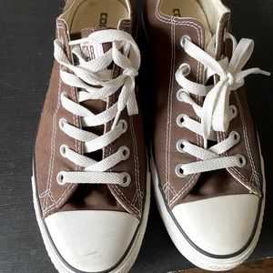 Converse low tops size 8